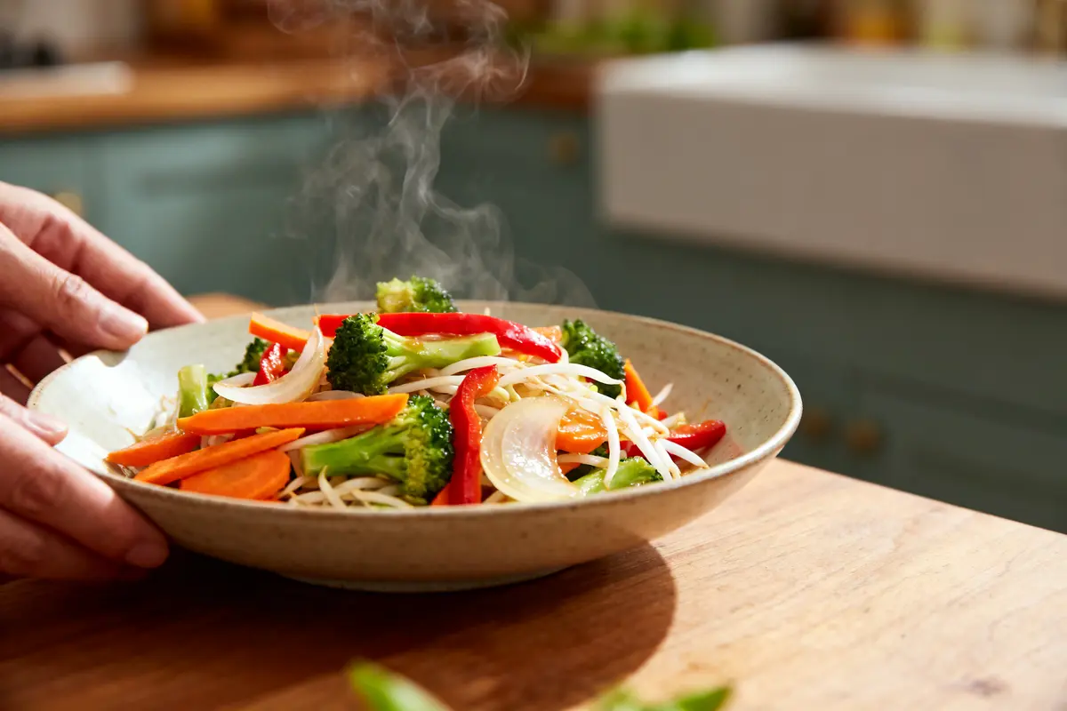 Tjap tjoy recept: knapperige groenten en zelfgemaakte saus in 20 minuten klaar